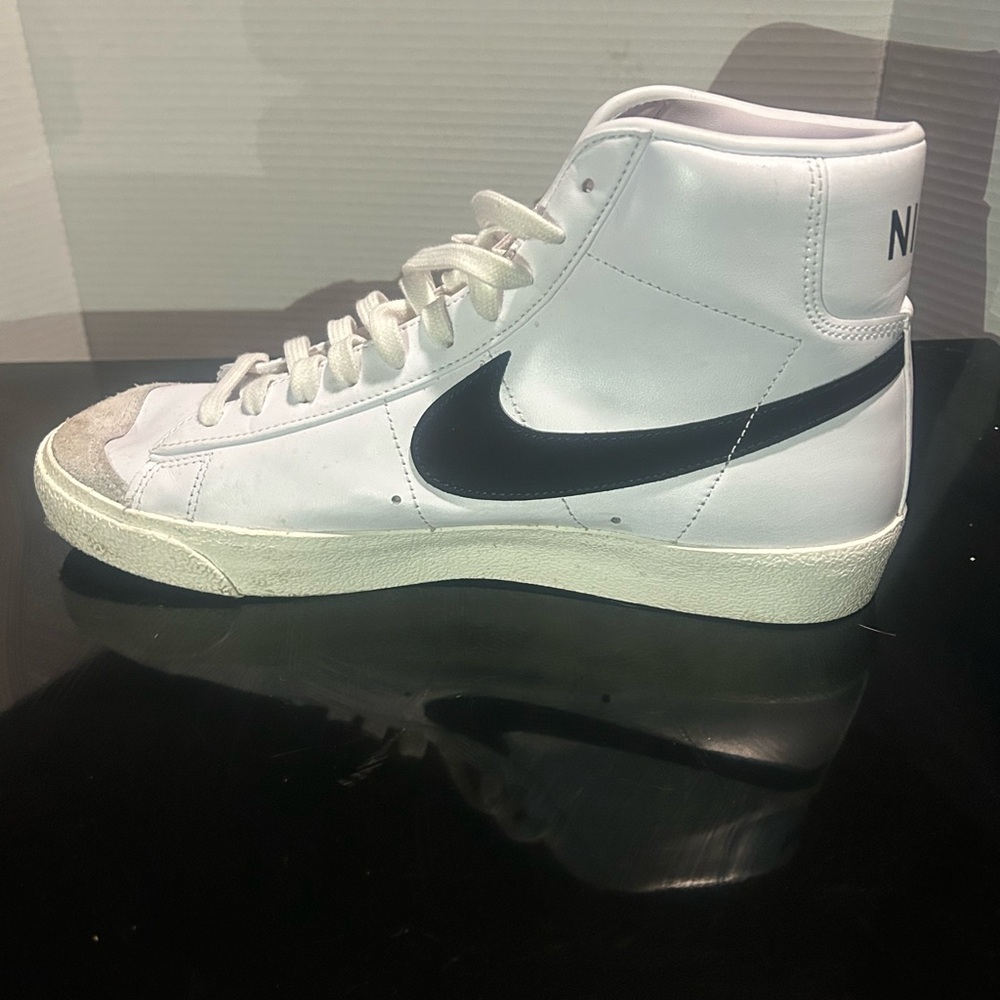 Nike Men's 10 White and Black Sneakers